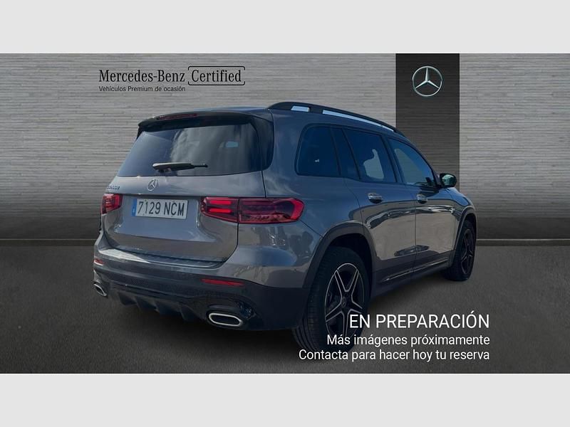 Usado Mercedes GLB200 AMG line 150 CV (110 kW) 2025 Gris montana, pintura metalizada SUV