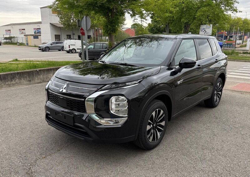 Nuevo Mitsubishi Outlander P-HEV Motion 306 CV (225 kW) 2025 Negro