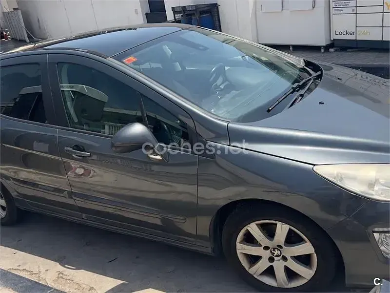 Usado Peugeot 308 Active 112 CV (82 kW) 2012 Gris / plata Berlina