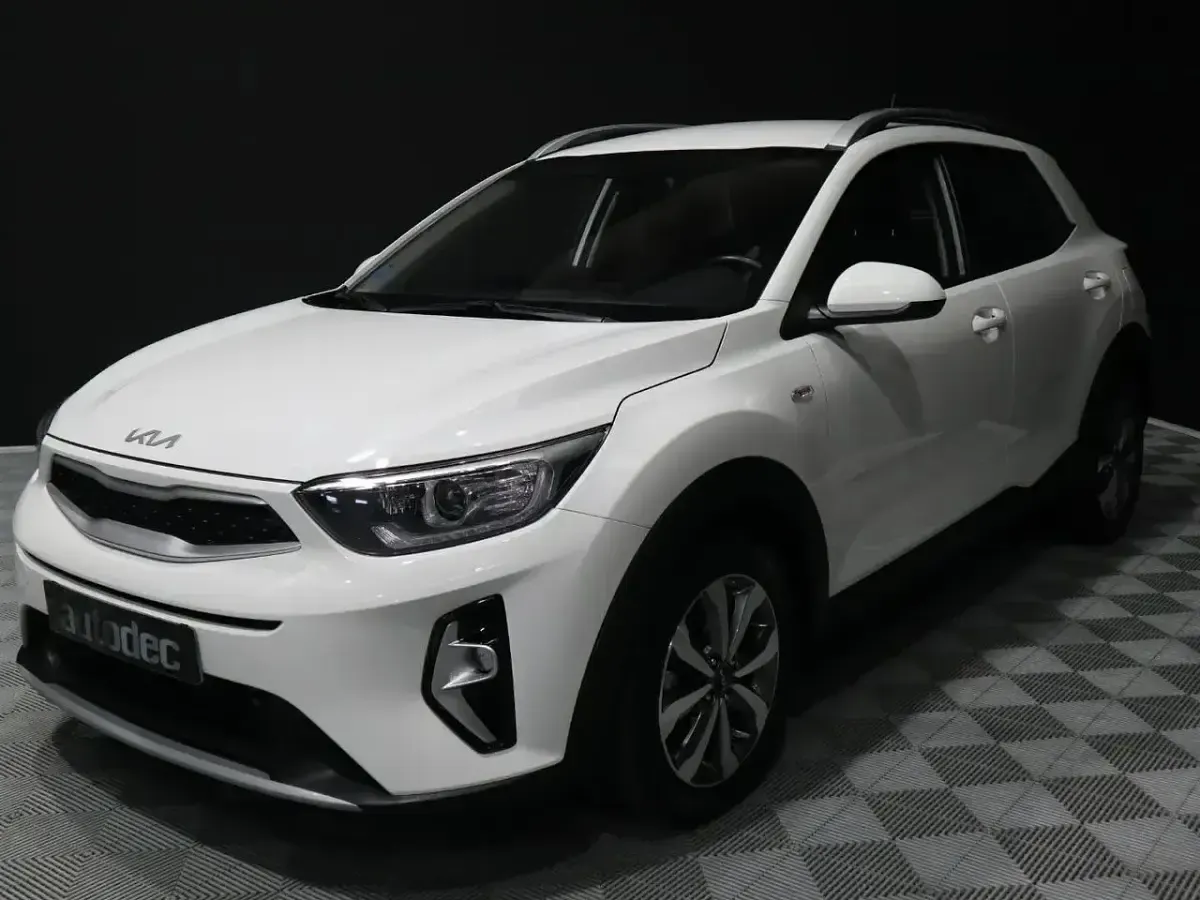 Usado Kia Stonic 101 CV (74 kW) 2023 Blanco SUV