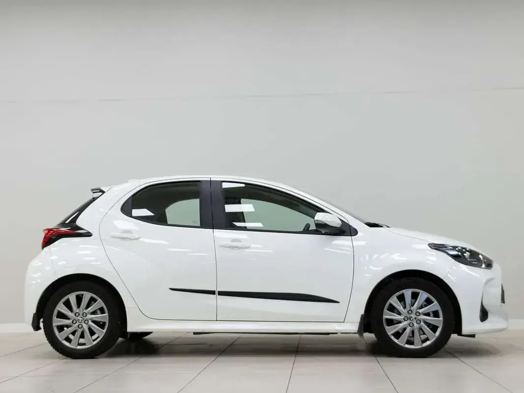 Usado Toyota Yaris Active 116 CV (85 kW) 2022 Blanco Utilitario
