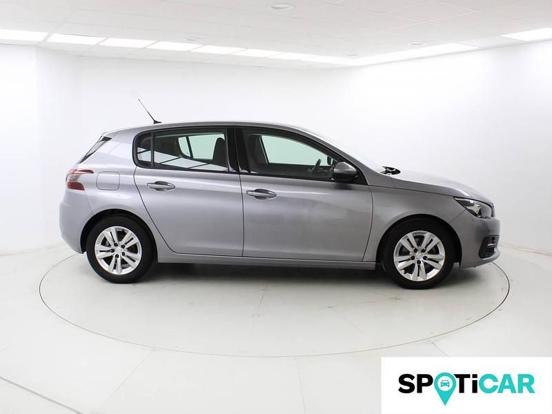 Usado Peugeot 308 Active 130 CV (95 kW) 2020 Gris Utilitario