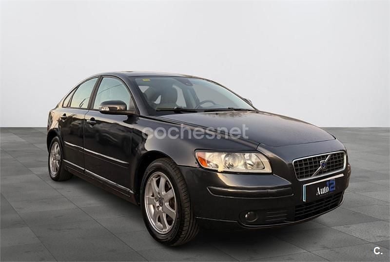 Gris / plata Usado 2010 Volvo S40 Kinetic Berlina | 6999 € (Caro) - Imagen 1/4