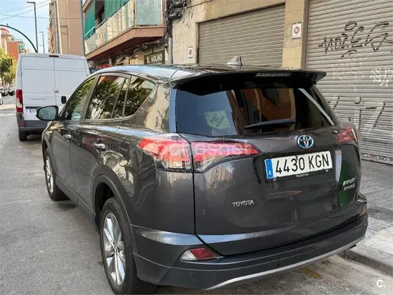 Usado Toyota RAV4 Hybrid Advance 197 CV (144 kW) 2018 Gris / plata SUV