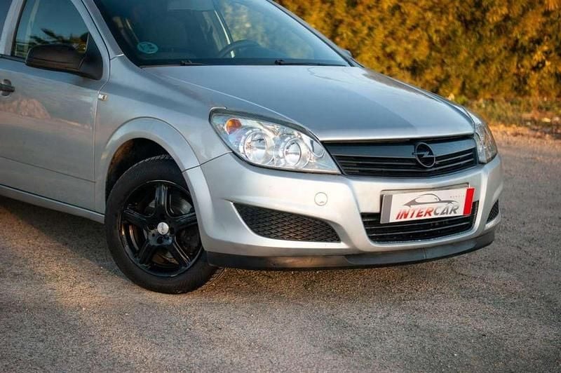 Usado Opel Astra Enjoy 90 CV (66 kW) 2008 Negro Utilitario