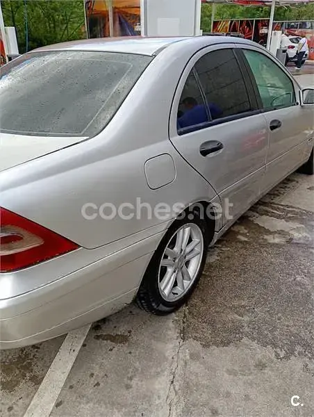 Usado Mercedes C220 Classic 143 CV (105 kW) 2003 Gris / plata Berlina
