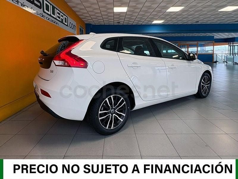Usado Volvo V40 Momentum 120 CV (88 kW) 2018 Blanco Berlina