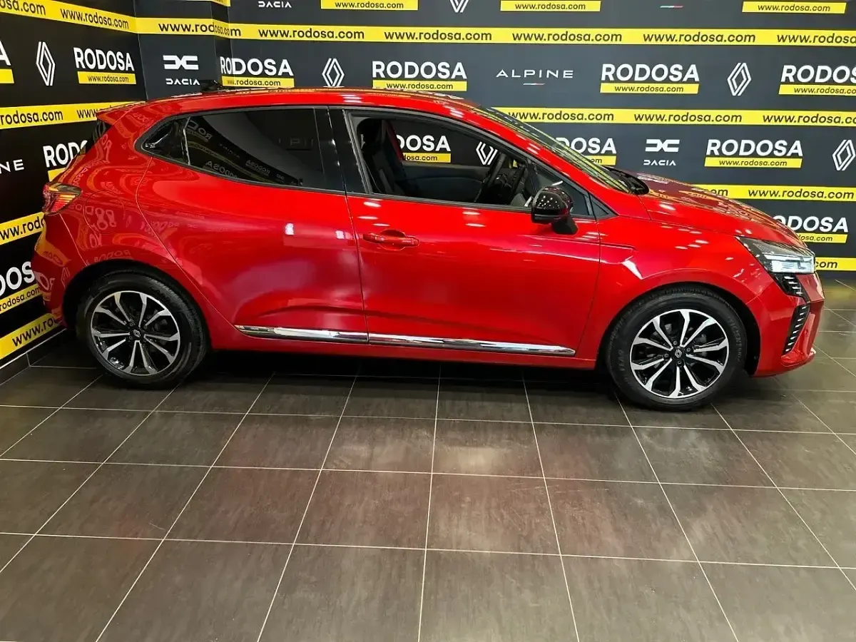 Usado Renault Clio V Techno 90 CV (66 kW) 2024 Rojo Berlina