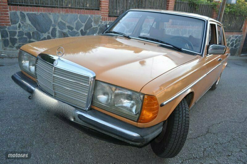 Usado Mercedes 300 82 CV (60 kW) 1979 Naranja Berlina
