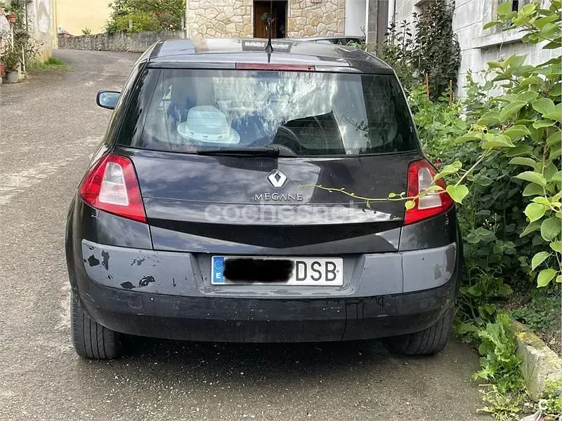 Usado Renault Mégane Authentique 100 CV (73 kW) 2005 Negro Berlina