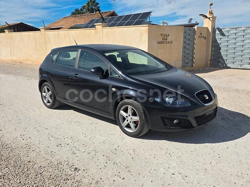 Negro Usado 2011 Seat Leon Reference Berlina | 7999 € (Precio justo) - Imagen 1/4