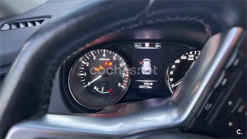 Usado Nissan X-Trail Tekna 163 CV (119 kW) 2018 Gris / plata SUV