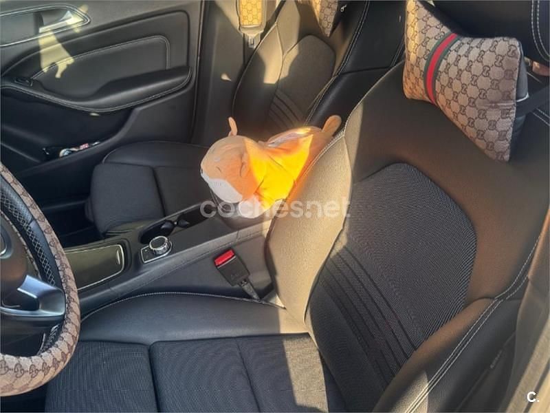 Usado Mercedes B180 109 CV (80 kW) 2017 Gris / plata Monovolumen