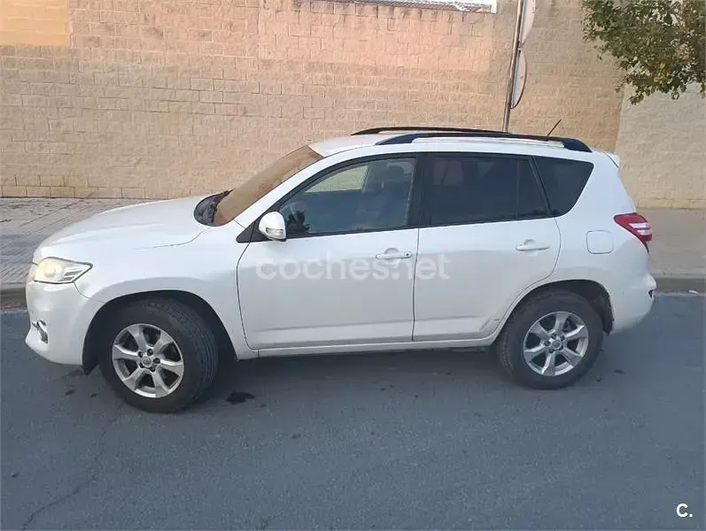 Usado Toyota RAV4 Advance 150 CV (110 kW) 2011 Blanco SUV