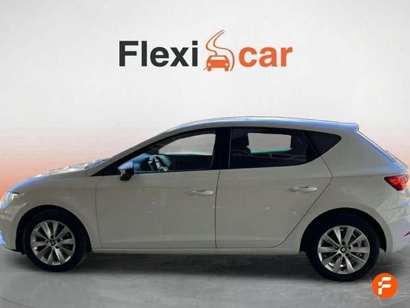 Usado Seat Leon ST Style 110 CV (80 kW) 2018 Blanco Familiar