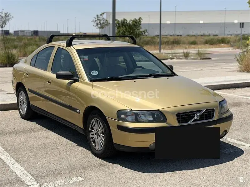 Usado Volvo S60 163 CV (119 kW) 2003 Amarillo Berlina