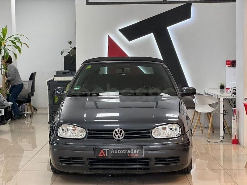 Usado VW Golf Cabriolet Highline 90 CV (66 kW) 2001 Gris / plata Descapotable