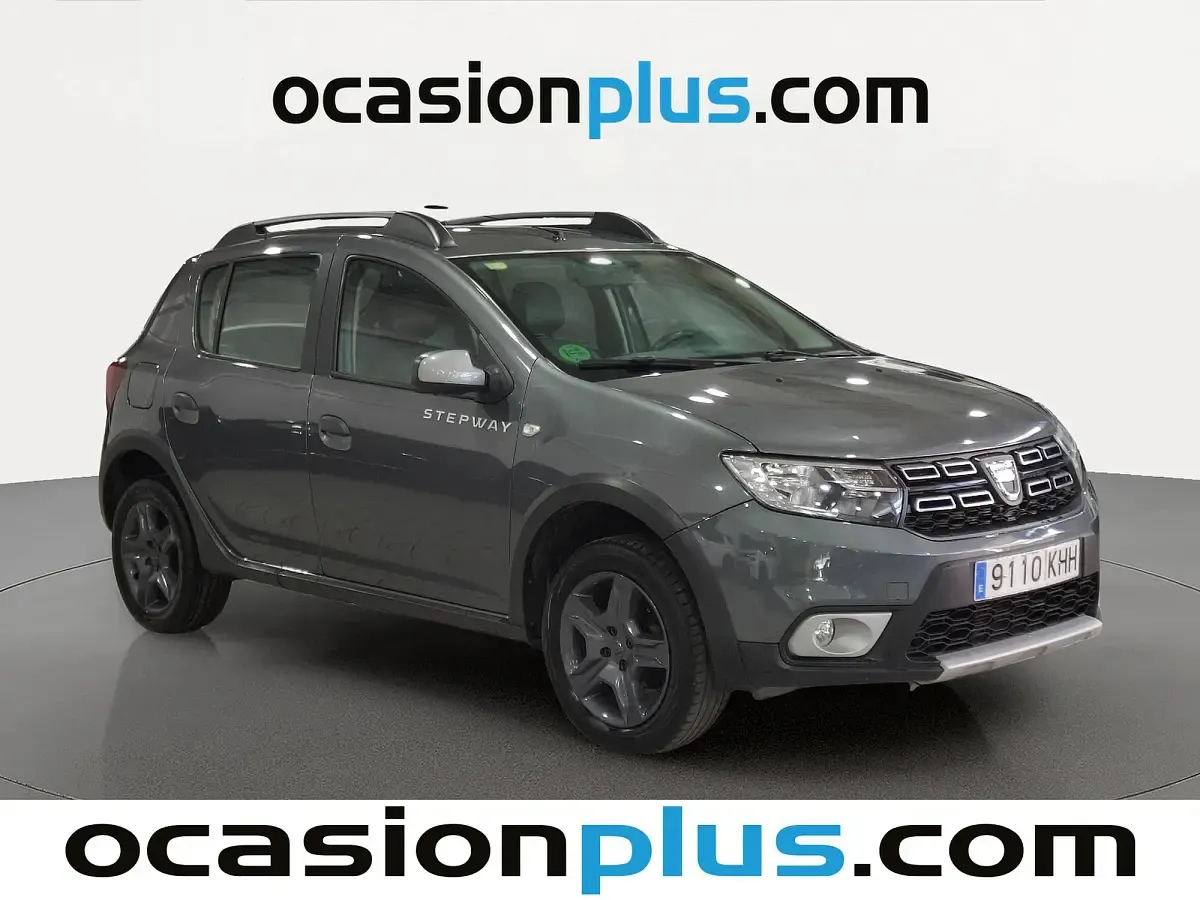 Usado Dacia Sandero Stepway 90 CV (66 kW) 2018 Gris Utilitario