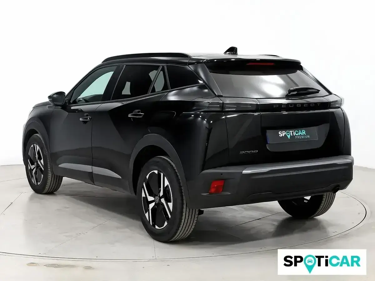 Usado Peugeot 2008 Allure 100 CV (73 kW) 2023 Negro SUV