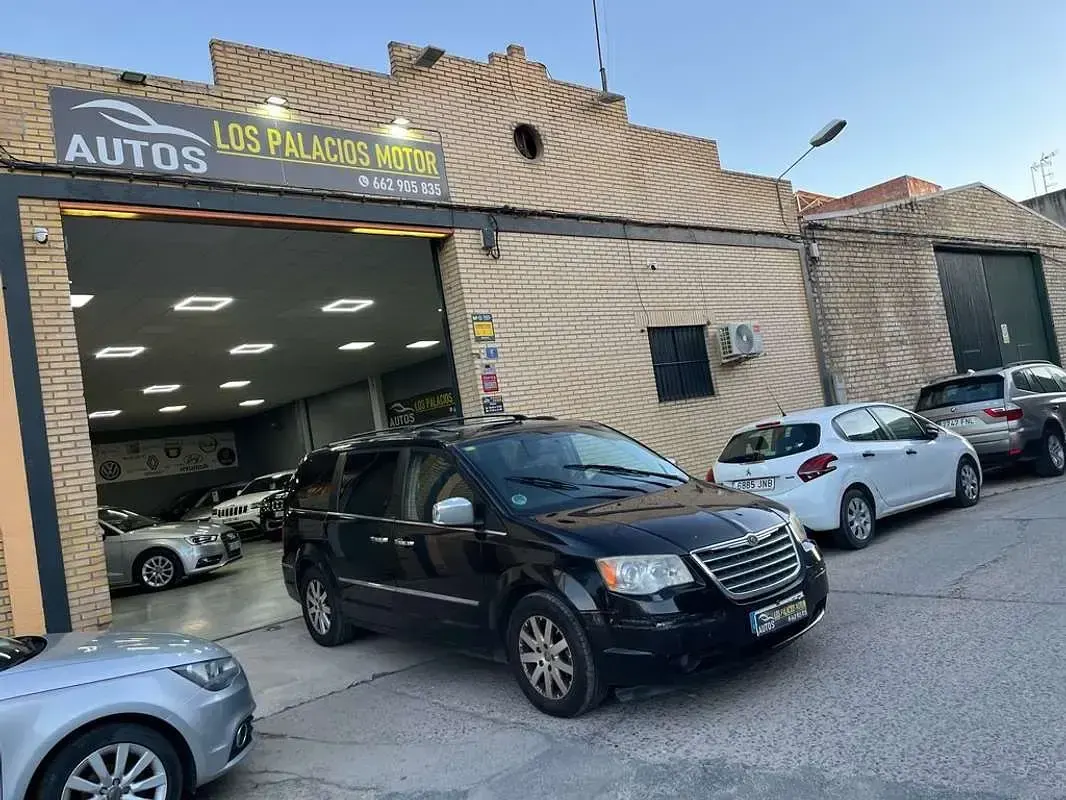 Usado Chrysler Voyager Limited 162 CV (119 kW) 2009 Negro Monovolumen