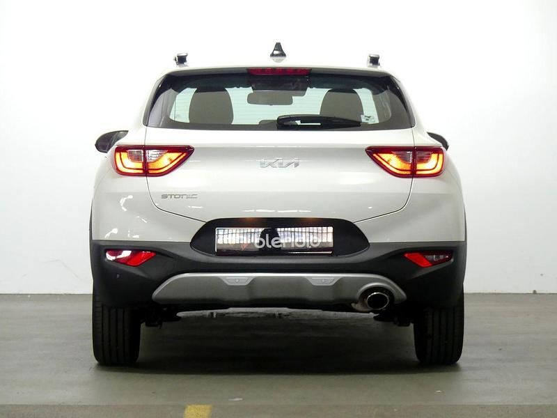 Usado Kia Stonic 84 CV (61 kW) 2023 Blanco SUV