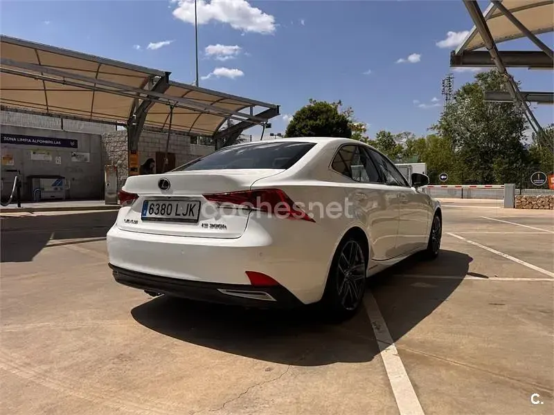 Usado Lexus IS300h Sport Line 223 CV (164 kW) 2020 Blanco Berlina