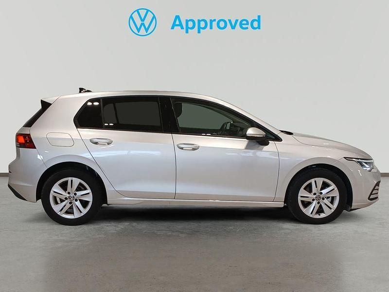Usado VW Golf VIII Life 130 CV (95 kW) 2020 Gris plata Utilitario