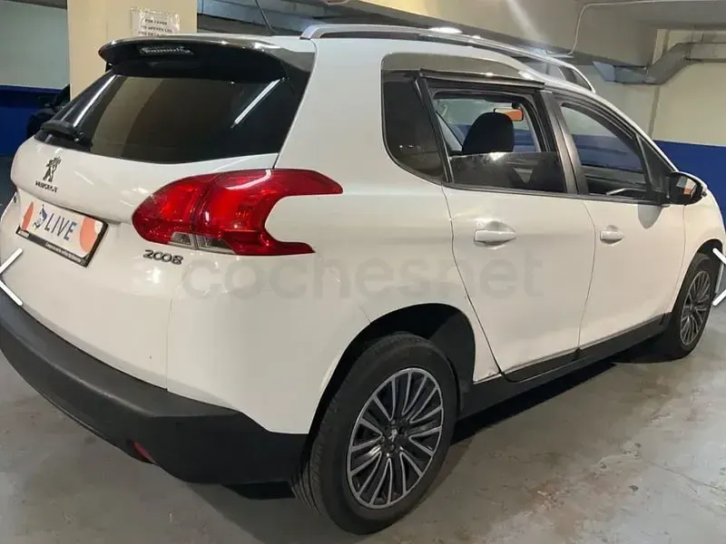 Usado Peugeot 2008 Active 100 CV (73 kW) 2015 Blanco SUV