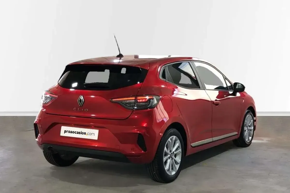 Usado Renault Clio Evolution 91 CV (66 kW) 2023 Rojo Utilitario