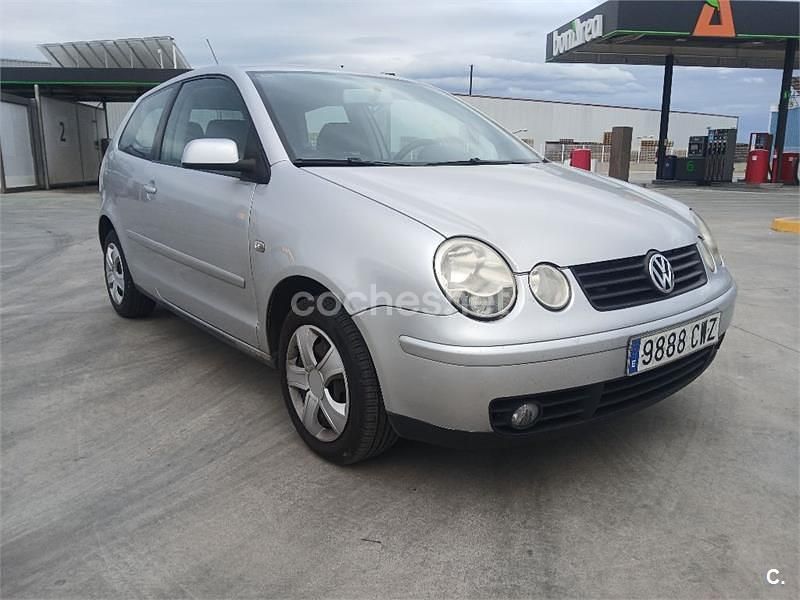 Usado VW Polo Advance 100 CV (73 kW) 2005 Gris / plata Berlina