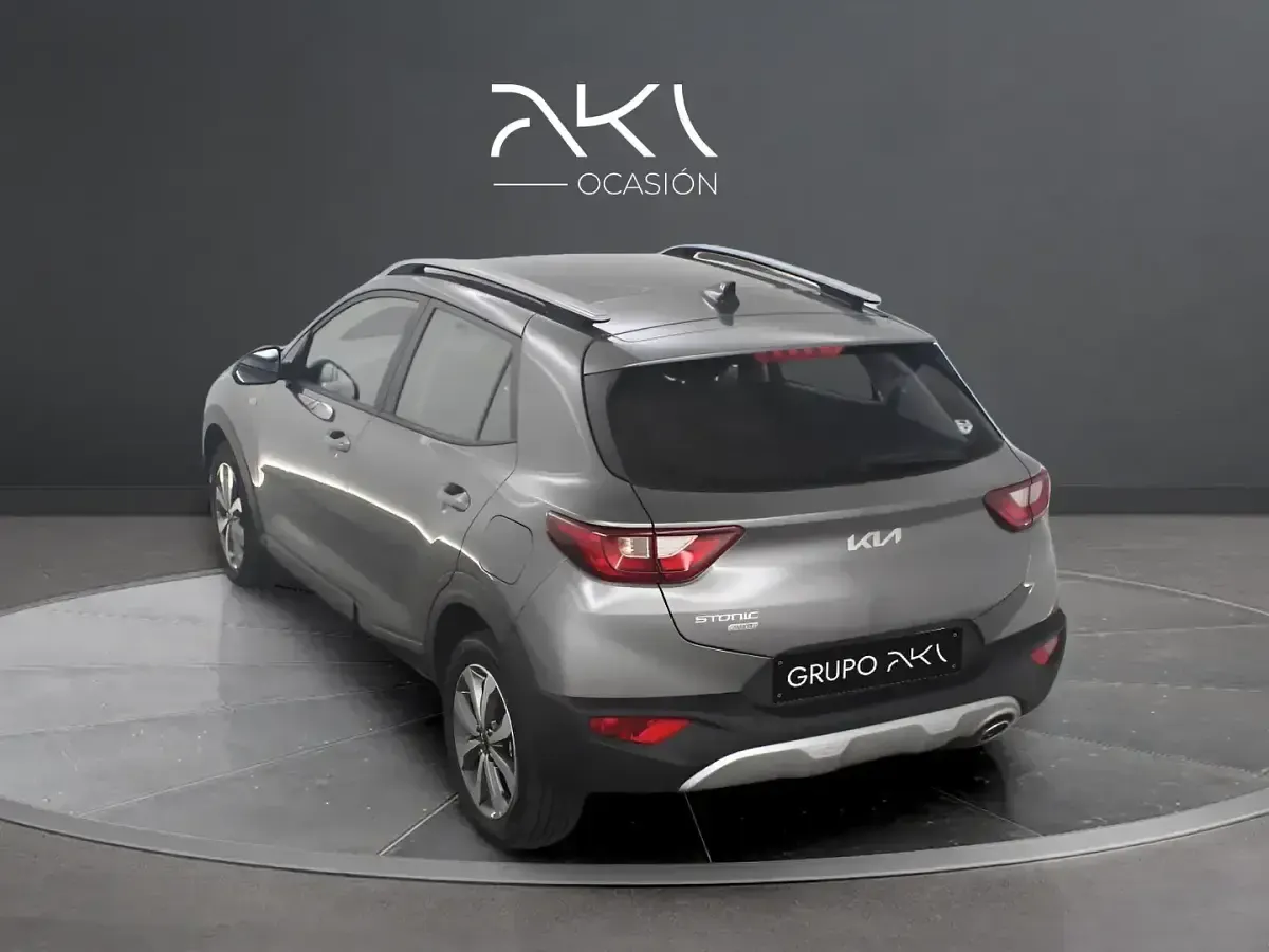 Usado Kia Stonic 100 CV (73 kW) 2025 Gris SUV