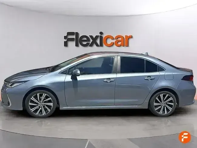 Usado Toyota Corolla Active 122 CV (89 kW) 2022 Gris Berlina