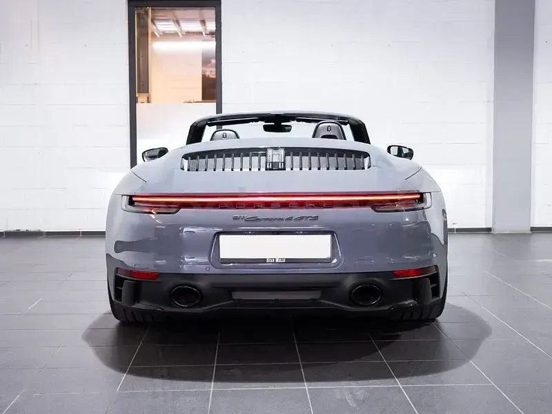 Usado Porsche 911 Carrera 4 Cabriolet 480 CV (353 kW) 2024 Gris / plata Descapotable