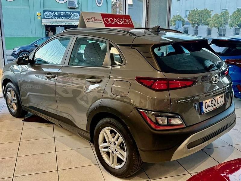 Usado Hyundai Kona 120 CV (88 kW) 2021 Gris SUV