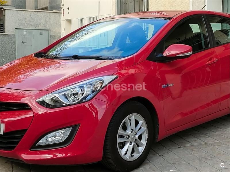 Rojo Usado 2012 Hyundai i30 Berlina | 7600 € (Precio justo) - Imagen 1/4