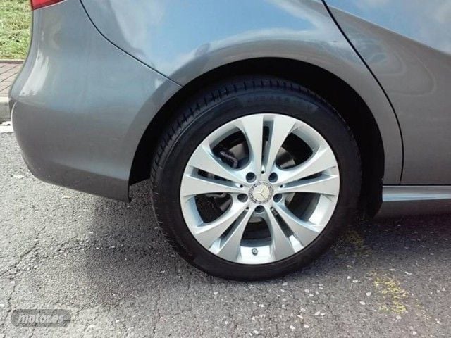 Usado Mercedes B220 136 CV (100 kW) 2015 Gris Utilitario