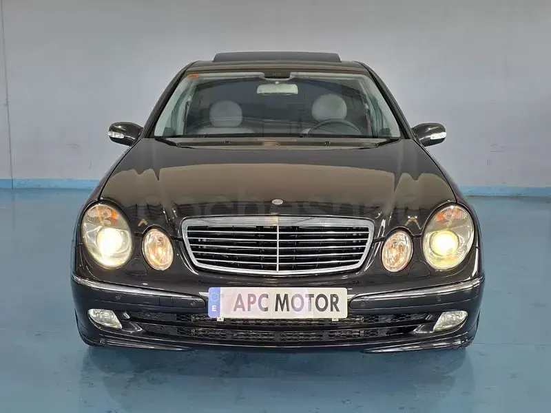 Usado Mercedes E270 Avantgarde 177 CV (130 kW) 2003 Negro Berlina