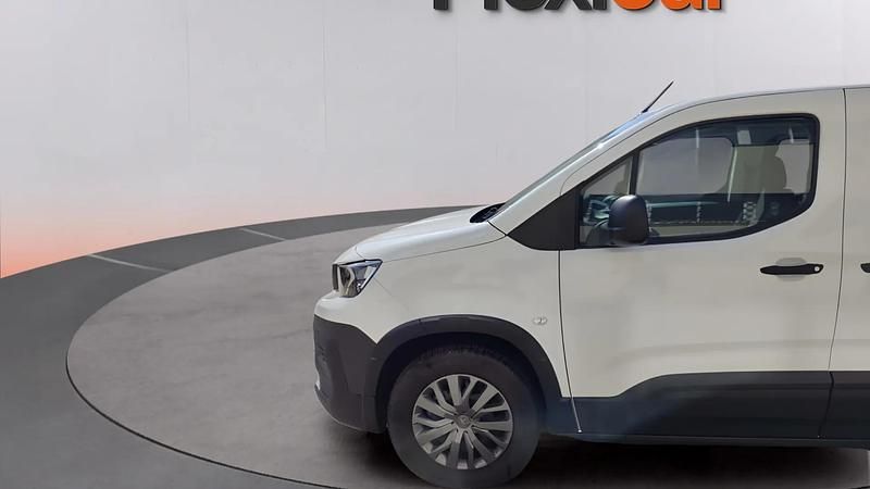 Usado Peugeot Rifter Active 110 CV (80 kW) 2023 Blanco Monovolumen