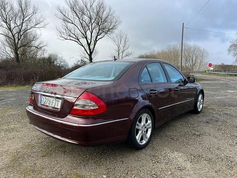 Usado Mercedes E280 Avantgarde 190 CV (139 kW) 2006 Granate Berlina