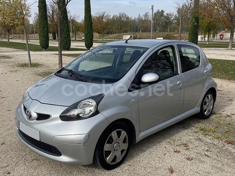 Gris / plata Usado 2008 Toyota Aygo Utilitario | 5800 € (Precio justo) - Imagen 1/4