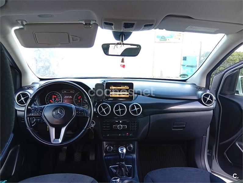 Usado Mercedes B180 109 CV (80 kW) 2012 Gris / plata Monovolumen