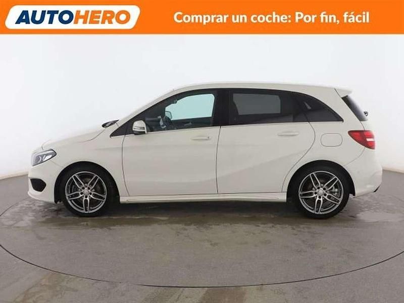 Usado Mercedes B220 AMG line 177 CV (130 kW) 2015 Blanco Monovolumen