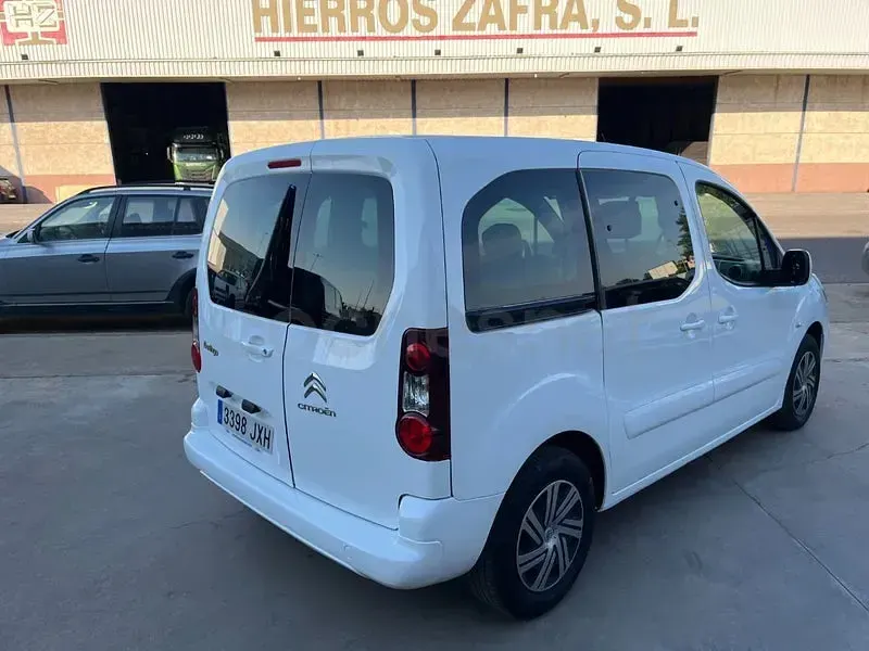 Usado Citroën Berlingo Feel 100 CV (73 kW) 2017 Blanco Monovolumen