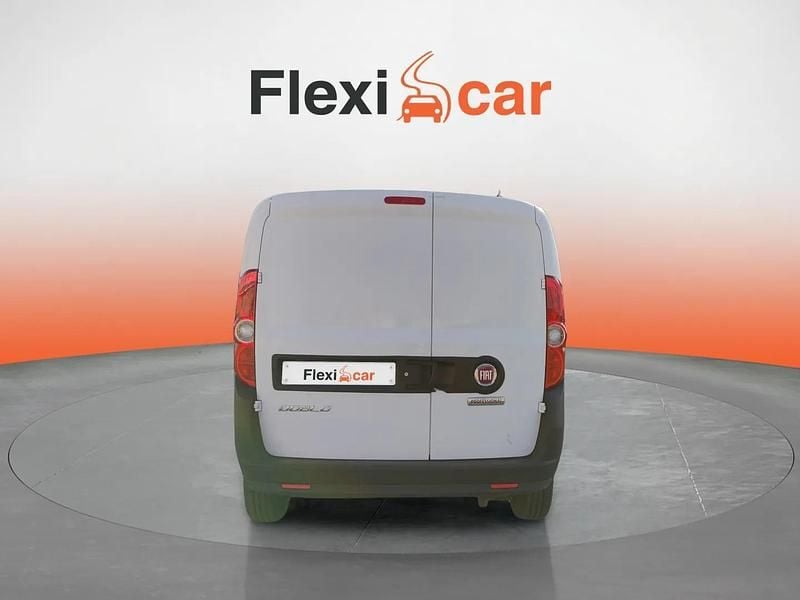 Usado Fiat Doblò Pop 95 CV (69 kW) 2020 Blanco Monovolumen