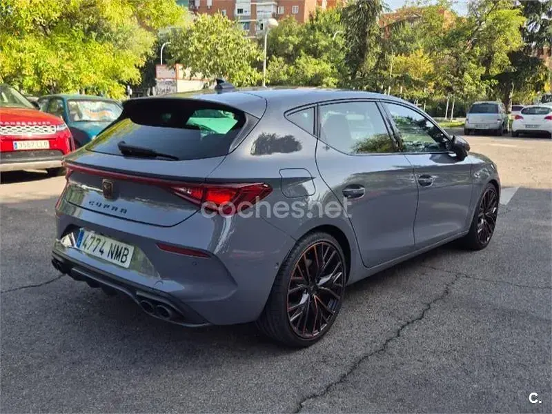 Usado Cupra Leon 300 CV (220 kW) 2022 Gris / plata Berlina