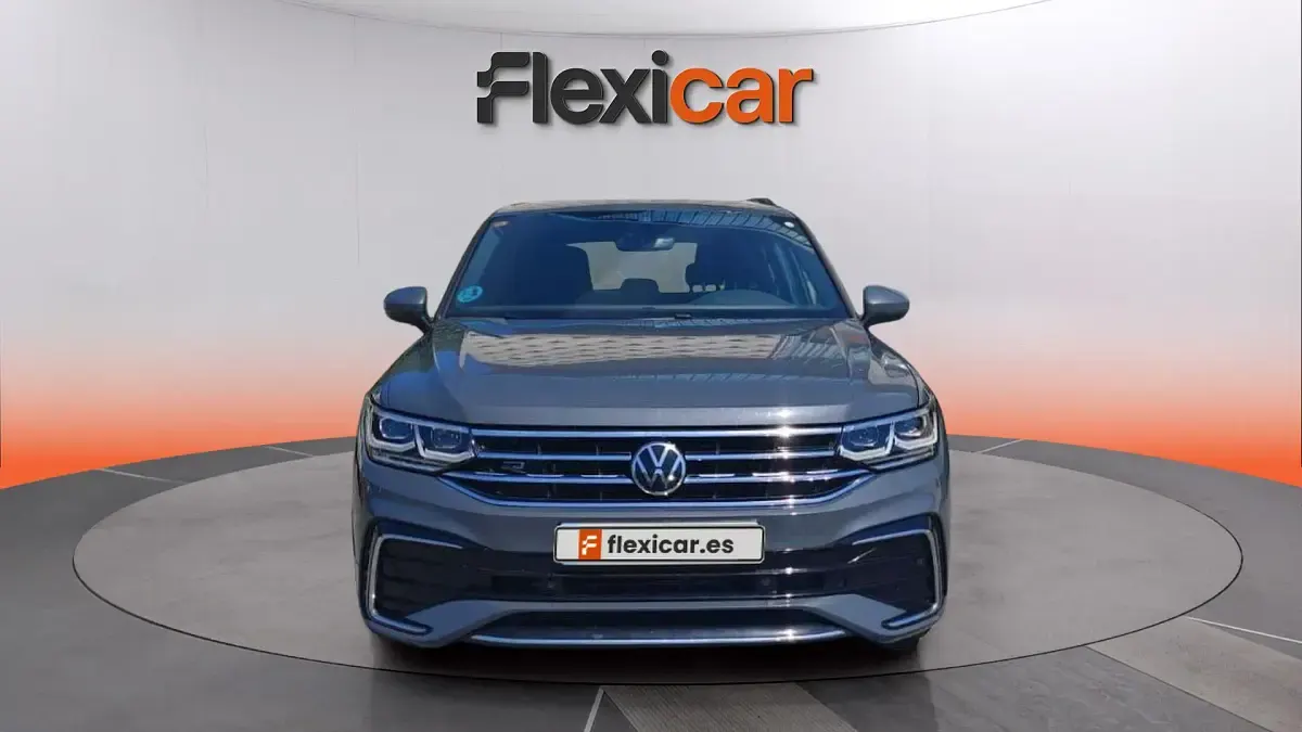 Usado VW Tiguan R-line 150 CV (110 kW) 2021 Gris SUV