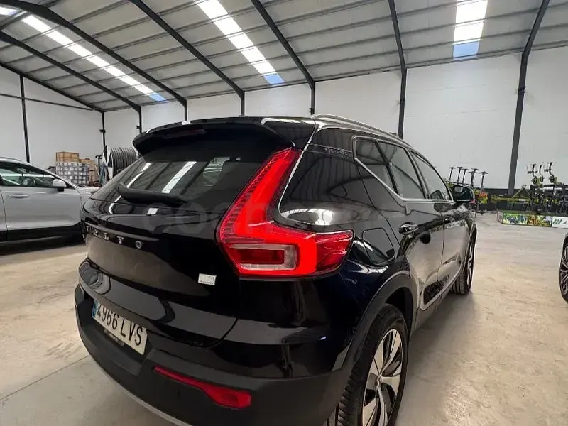 Usado Volvo XC40 Inscription 211 CV (155 kW) 2021 Negro SUV