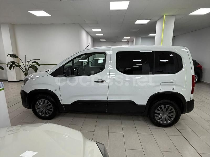 Usado Peugeot Rifter Allure 100 CV (73 kW) 2023 Blanco Monovolumen