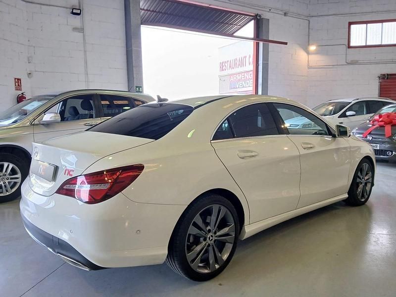 Usado Mercedes CLA220 156 CV (114 kW) 2017 Blanco Berlina