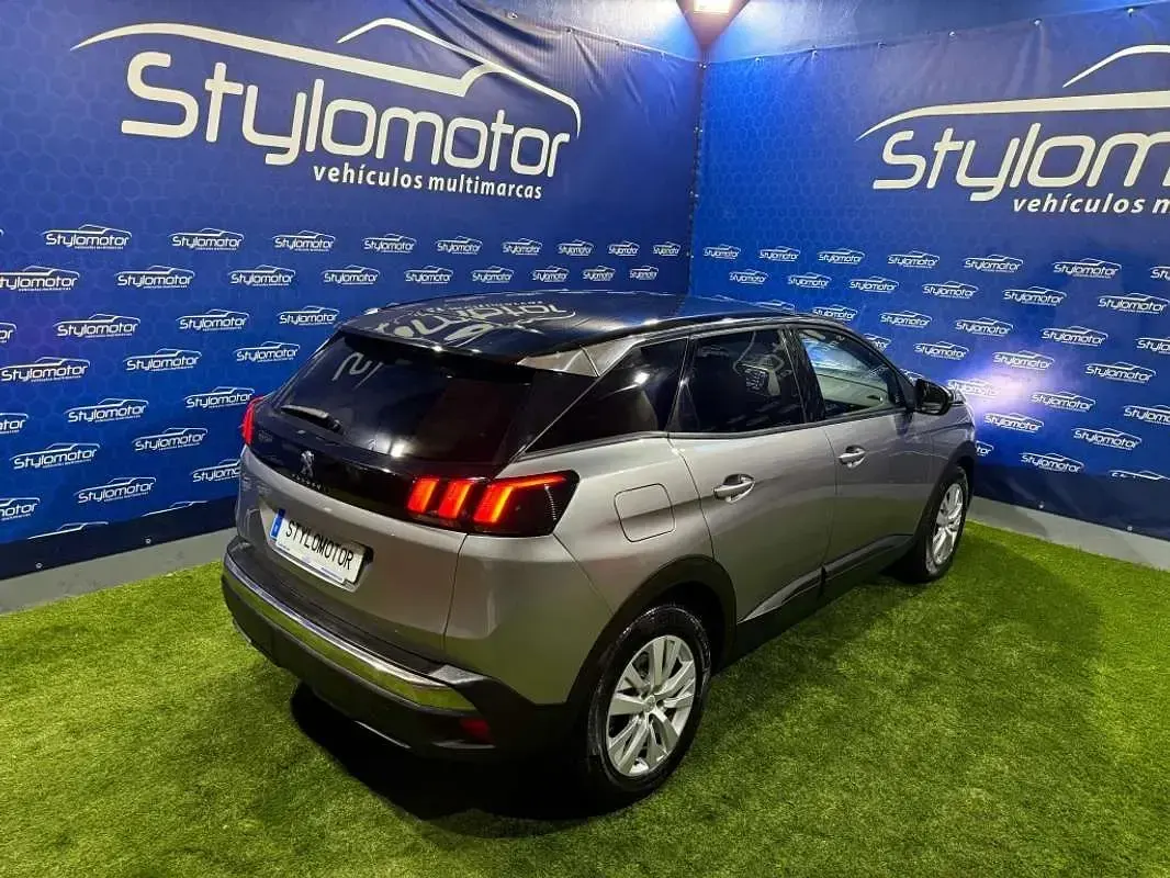 Usado Peugeot 3008 Active 131 CV (96 kW) 2020 Gris SUV